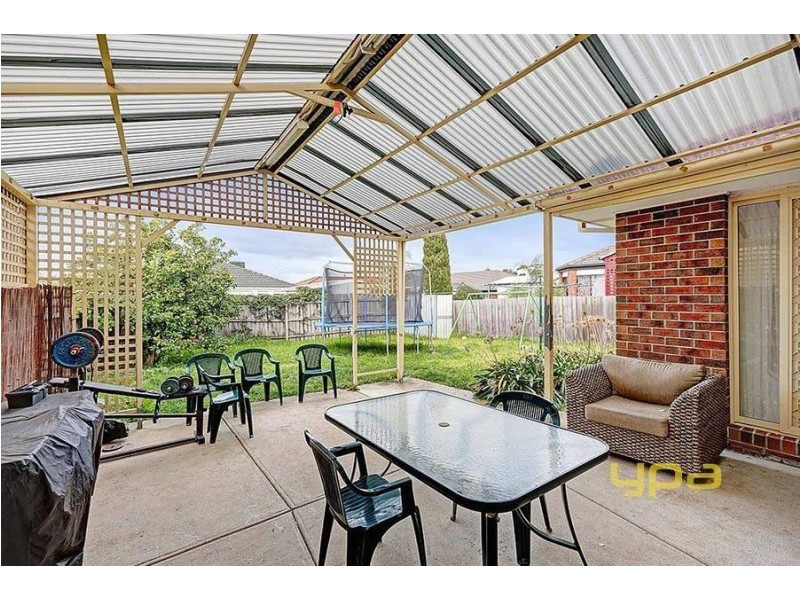 10 Thompson Crescent, Roxburgh Park VIC 3064