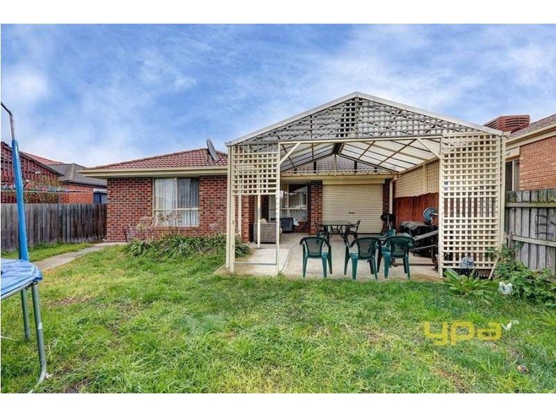 10 Thompson Crescent, Roxburgh Park VIC 3064