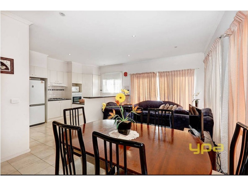 11 Flowerdale Crescent, Roxburgh Park VIC 3064