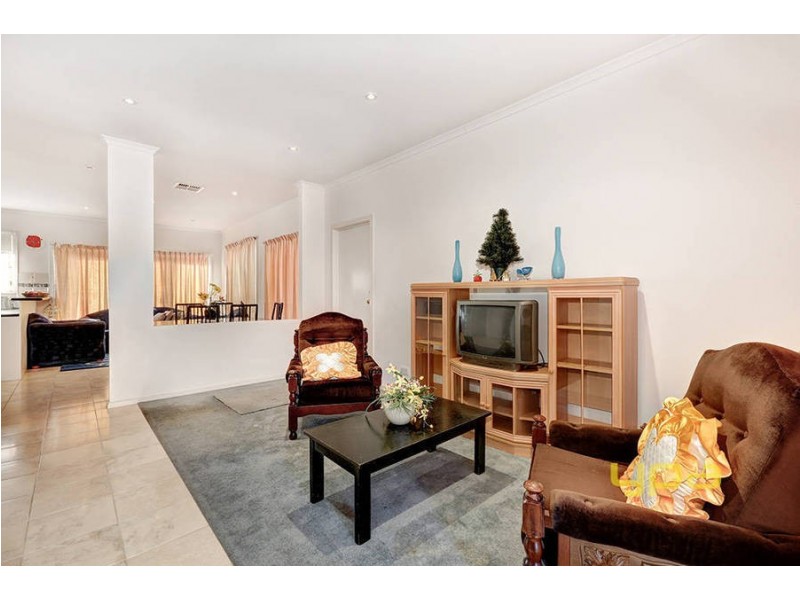 11 Flowerdale Crescent, Roxburgh Park VIC 3064