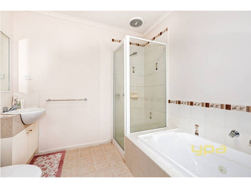 11 Flowerdale Crescent, Roxburgh Park VIC 3064