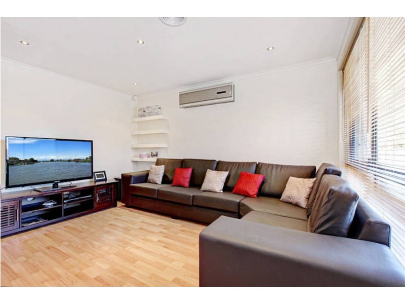 2/28  Mitchell Crescent, Meadow Heights VIC 3048