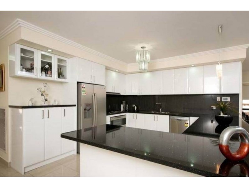 9 Hayfield Road, Roxburgh Park VIC 3064