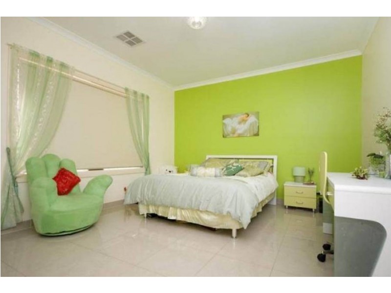 9 Hayfield Road, Roxburgh Park VIC 3064