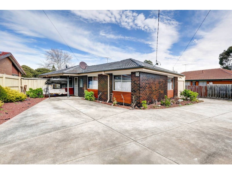 4 Dartmoor Court, Meadow Heights VIC 3048