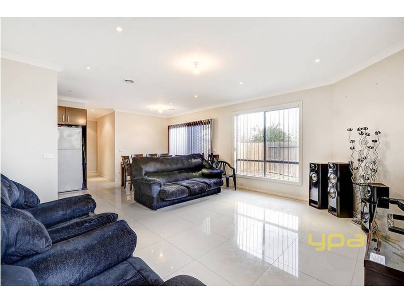 2/18 PINNAROO CIRCUIT, Meadow Heights VIC 3048