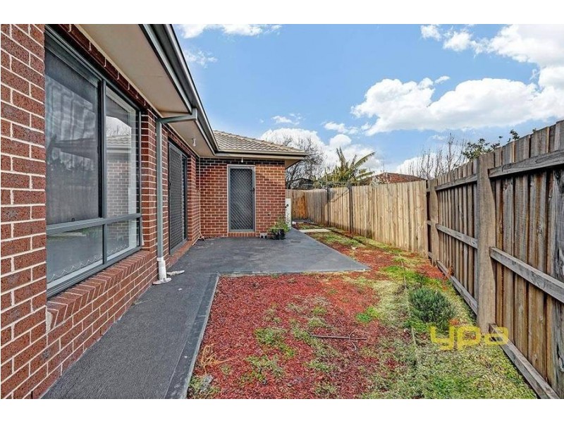 2/18 PINNAROO CIRCUIT, Meadow Heights VIC 3048