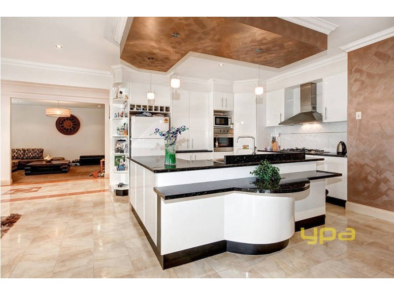 14 Coronet Avenue, Roxburgh Park VIC 3064