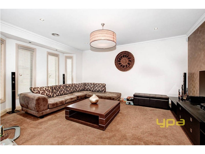 14 Coronet Avenue, Roxburgh Park VIC 3064