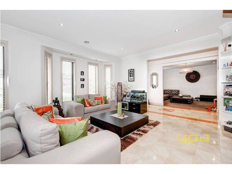 14 Coronet Avenue, Roxburgh Park VIC 3064