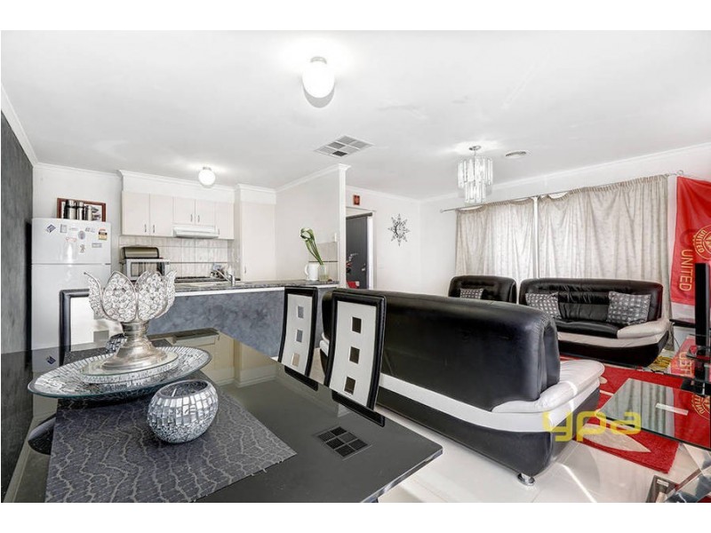 14 Lachlan Crescent, Roxburgh Park VIC 3064