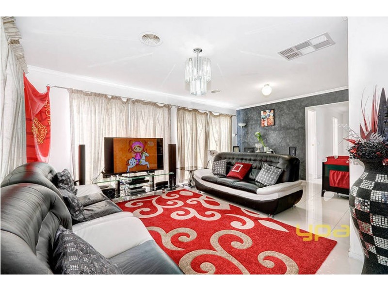 14 Lachlan Crescent, Roxburgh Park VIC 3064