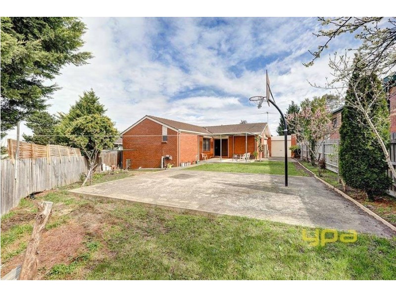 8 Wattle Close, Meadow Heights VIC 3048