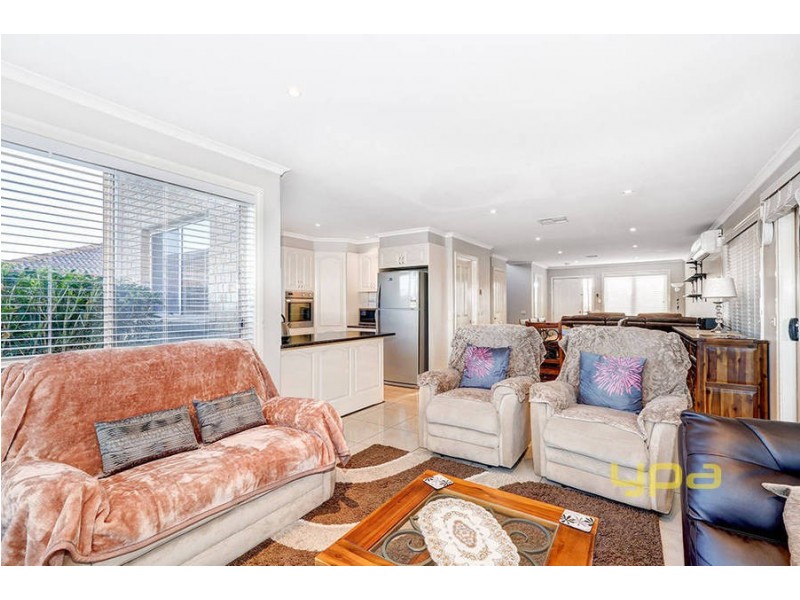 13 Athol Avenue, Roxburgh Park VIC 3064