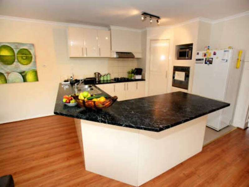 33 Mensa Court, Roxburgh Park VIC 3064