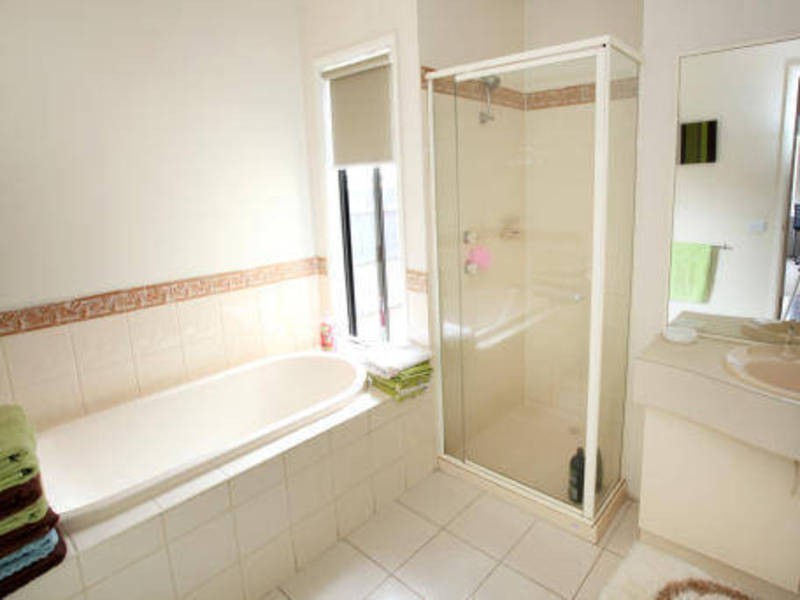 33 Mensa Court, Roxburgh Park VIC 3064