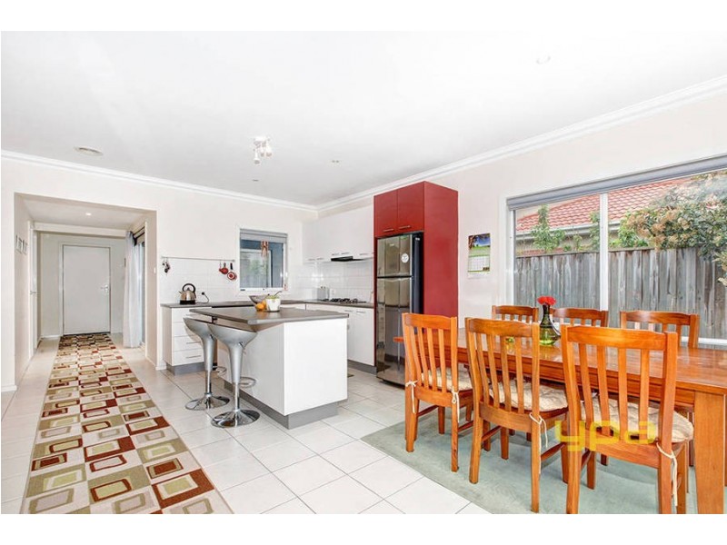 36  Lakeside Drive, Roxburgh Park VIC 3064