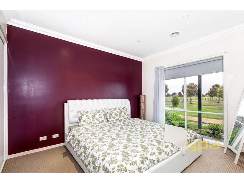 36  Lakeside Drive, Roxburgh Park VIC 3064