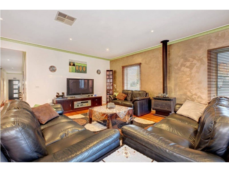 44 Stillwell Crescent, Roxburgh Park VIC 3064