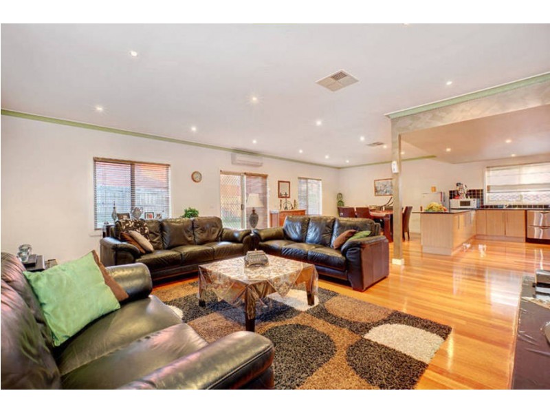 44 Stillwell Crescent, Roxburgh Park VIC 3064