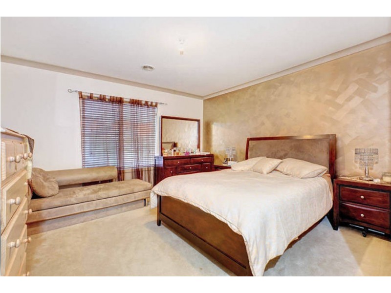 44 Stillwell Crescent, Roxburgh Park VIC 3064