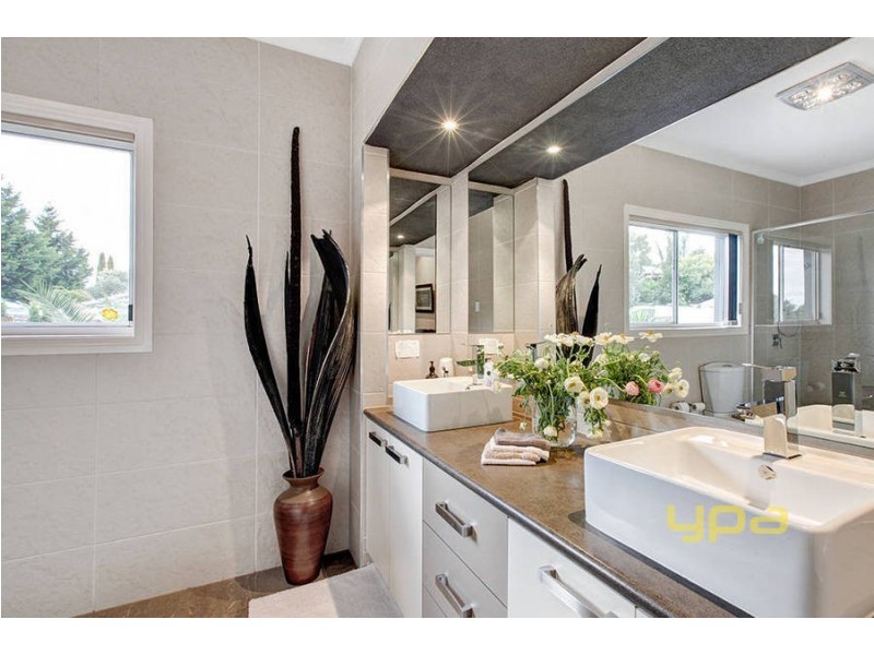 1 Linden Close, Meadow Heights VIC 3048