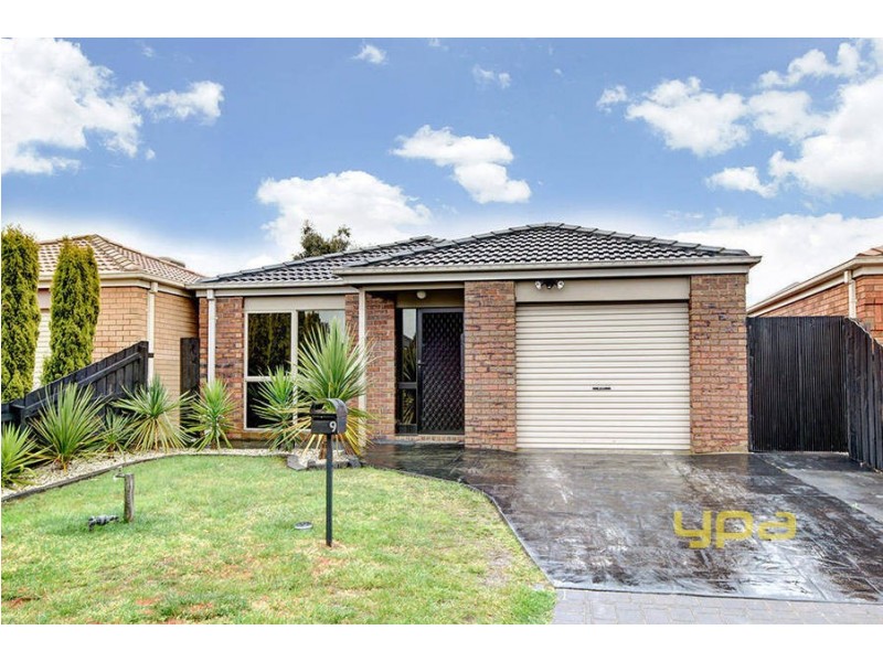 9 Lena Lane, Roxburgh Park VIC 3064