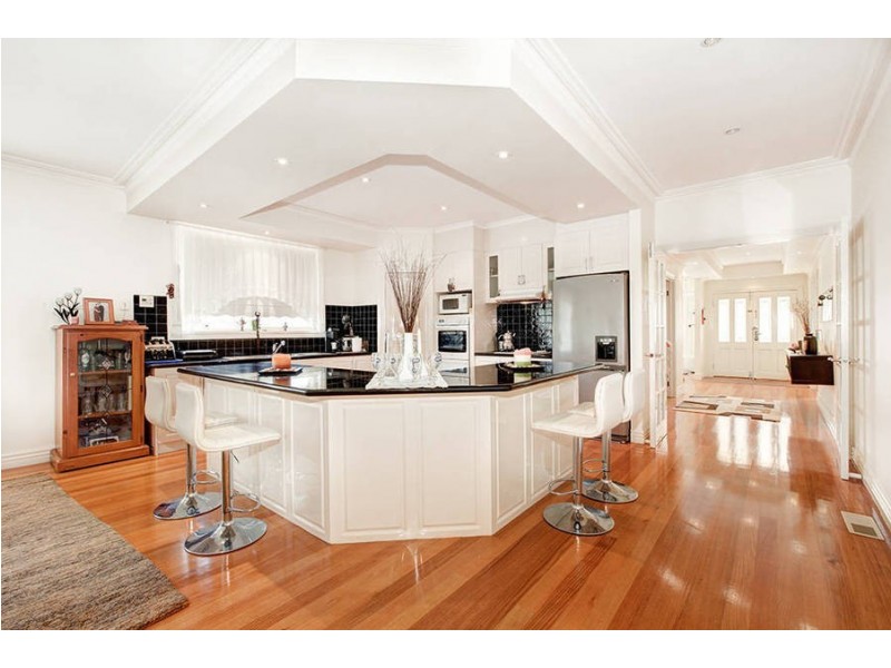 3 Gaussberg Walk, Roxburgh Park VIC 3064