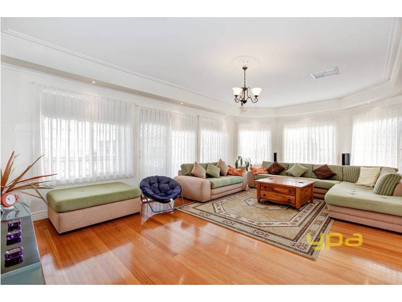 3 Gaussberg Walk, Roxburgh Park VIC 3064