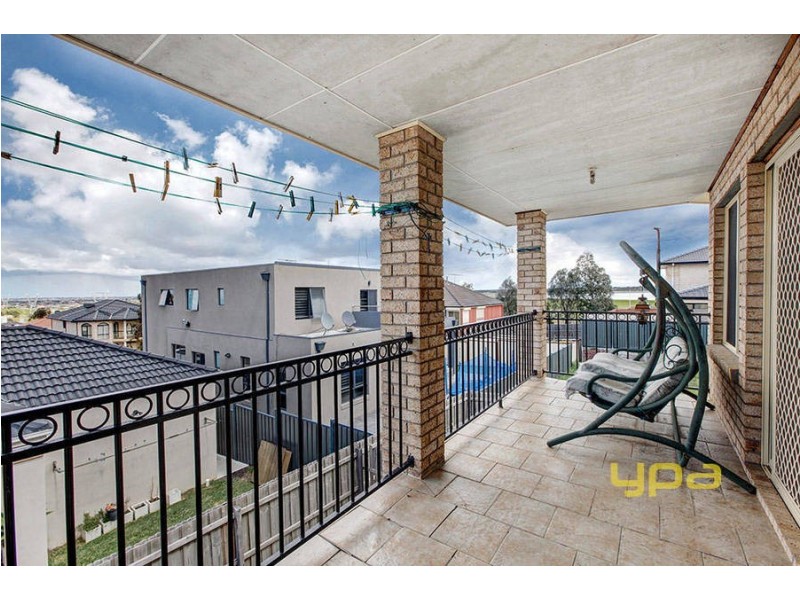 3 Gaussberg Walk, Roxburgh Park VIC 3064