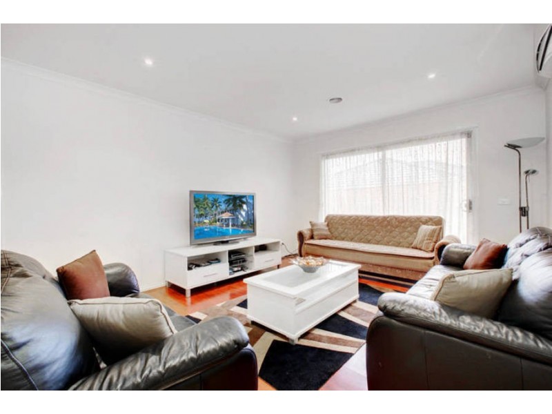 23/4-16 Melaleuca Drive, Meadow Heights VIC 3048