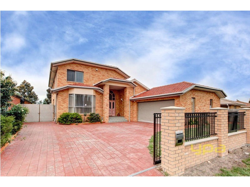 24 Reading Close, Roxburgh Park VIC 3064