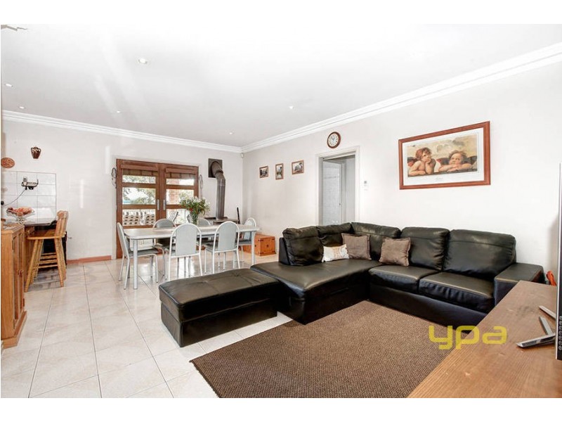 24 Reading Close, Roxburgh Park VIC 3064