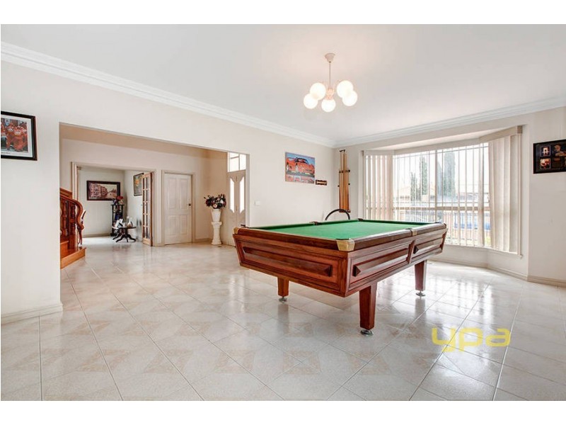 24 Reading Close, Roxburgh Park VIC 3064