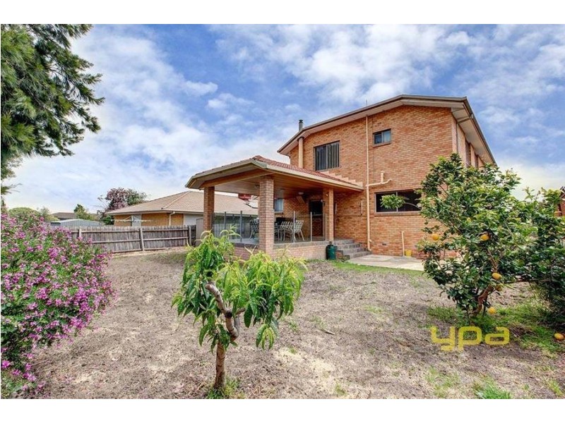 24 Reading Close, Roxburgh Park VIC 3064