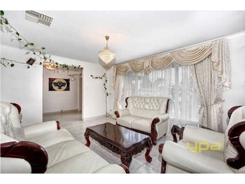 4 Crossley Crescent, Coolaroo VIC 3048