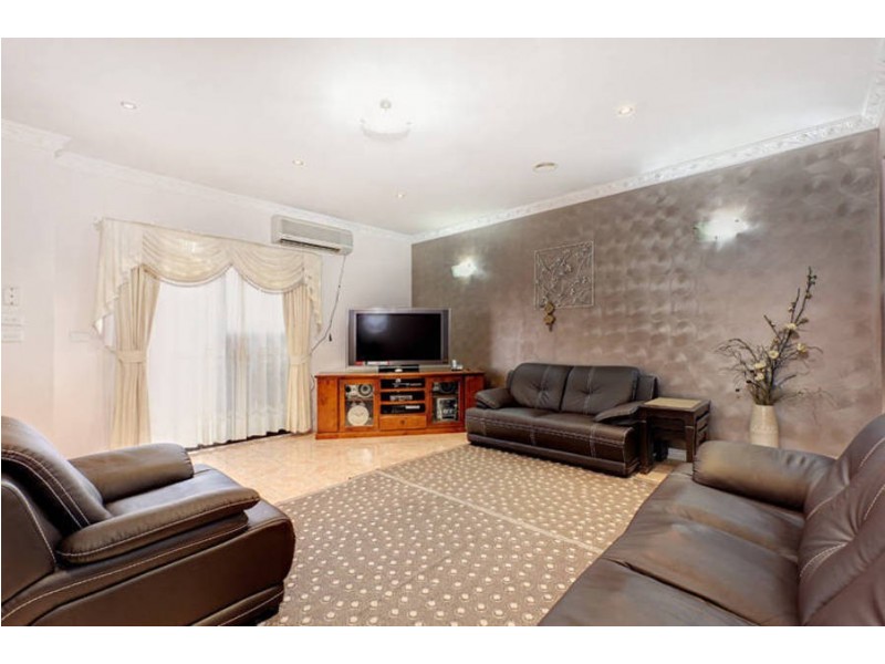 8 Kingdom Court, Roxburgh Park VIC 3064