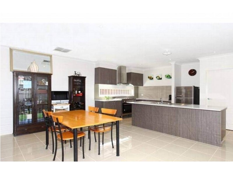62 Biltmore Crescent, Roxburgh Park VIC 3064