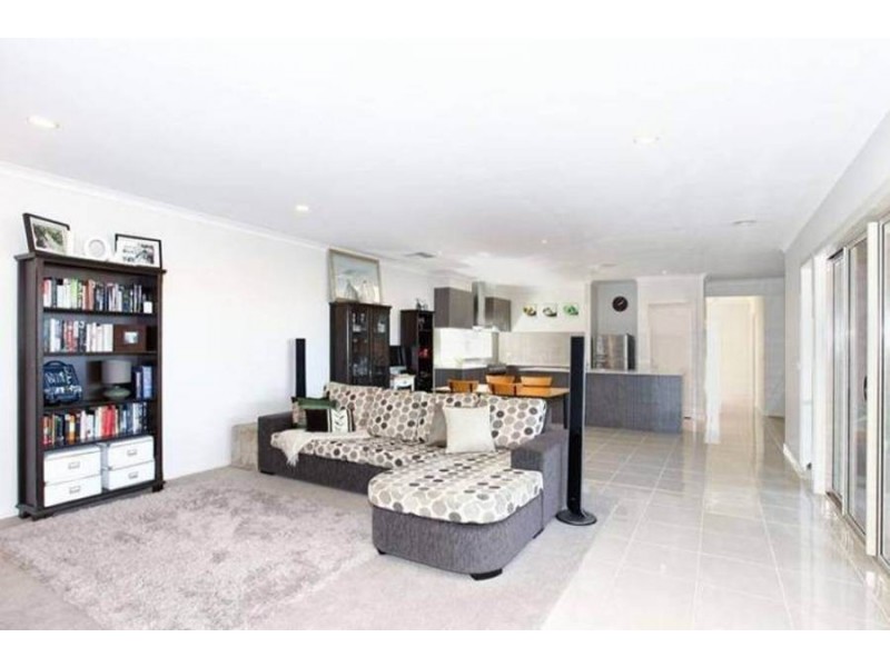 62 Biltmore Crescent, Roxburgh Park VIC 3064