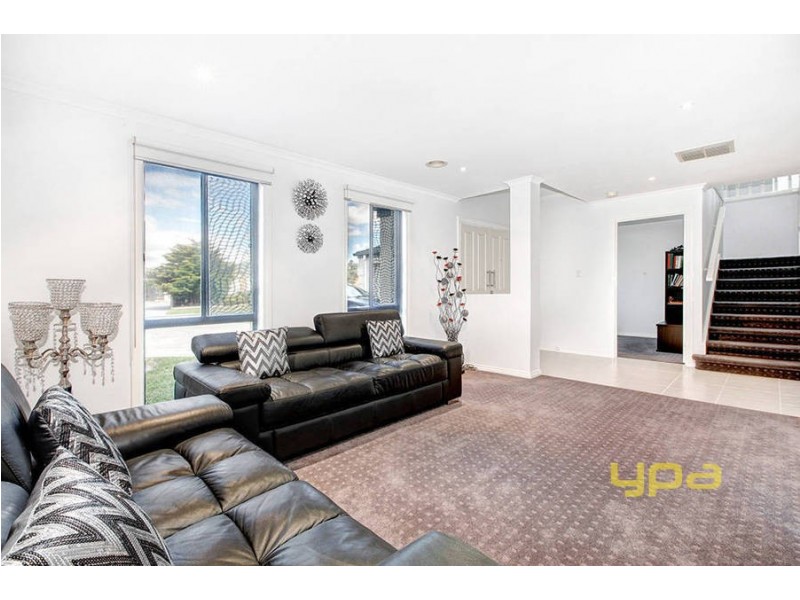 2 Claridge Avenue, Roxburgh Park VIC 3064