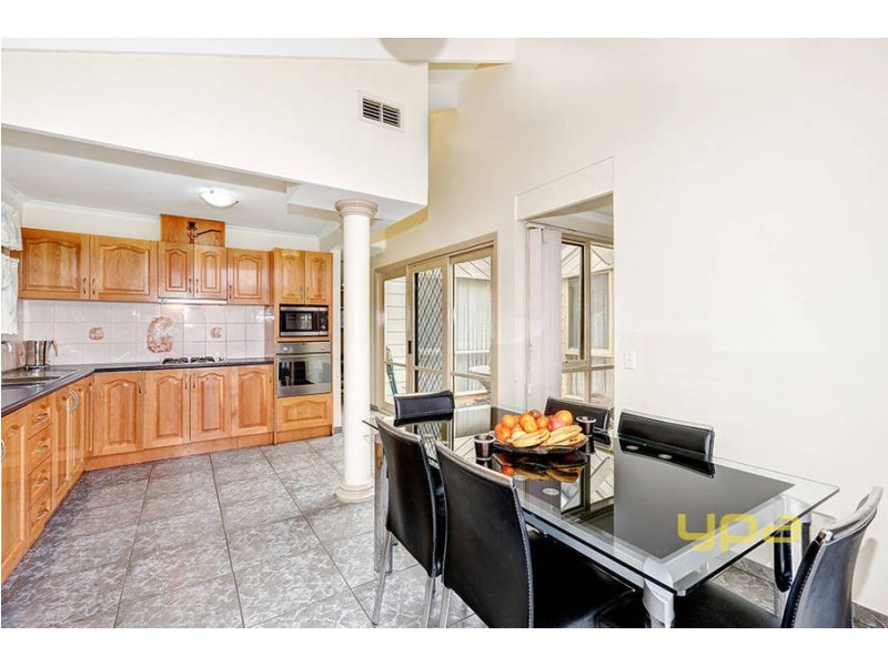 9 McNicol Close, Meadow Heights VIC 3048