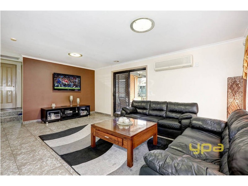 9 McNicol Close, Meadow Heights VIC 3048