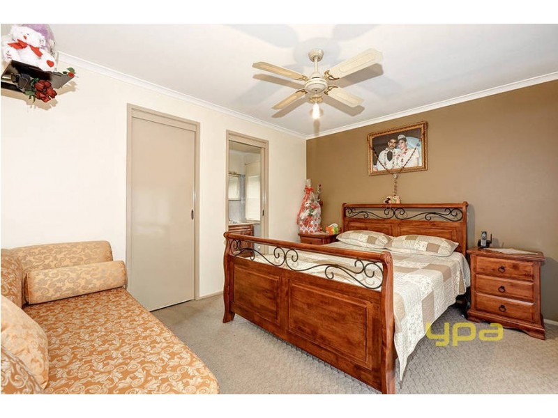 9 McNicol Close, Meadow Heights VIC 3048