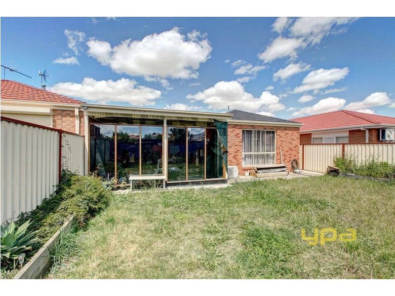 5 Brushwood Circuit, Roxburgh Park VIC 3064