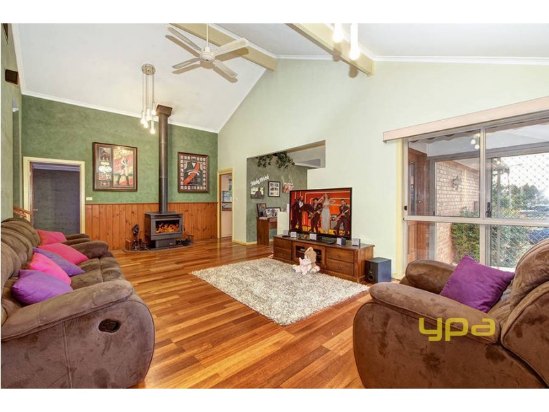 12 Ironbark Court, Meadow Heights VIC 3048