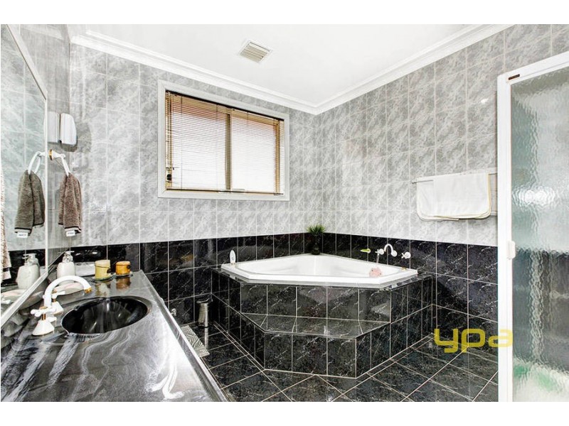 1 Rocklands Rise, Meadow Heights VIC 3048