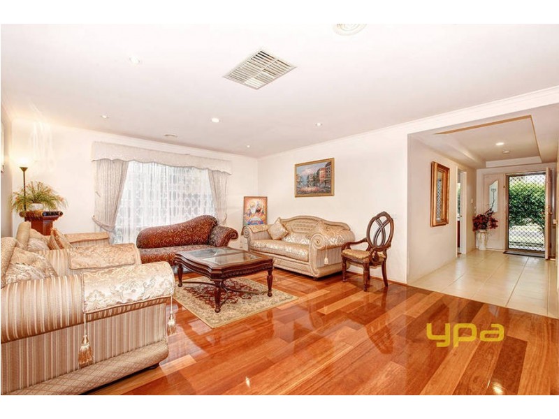 3 Shortridge Circuit, Roxburgh Park VIC 3064