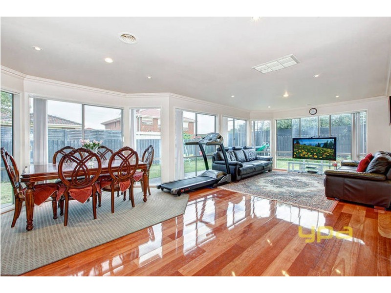 3 Shortridge Circuit, Roxburgh Park VIC 3064