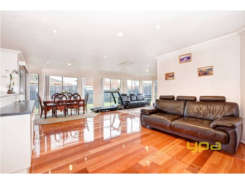 3 Shortridge Circuit, Roxburgh Park VIC 3064