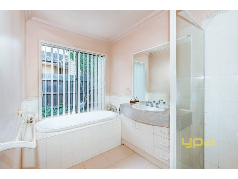 3 Shortridge Circuit, Roxburgh Park VIC 3064